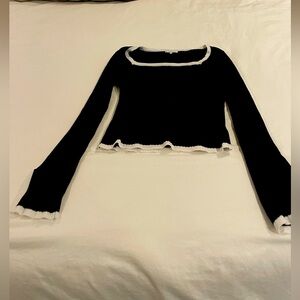 Crescent Black and White Ribbed Top size M